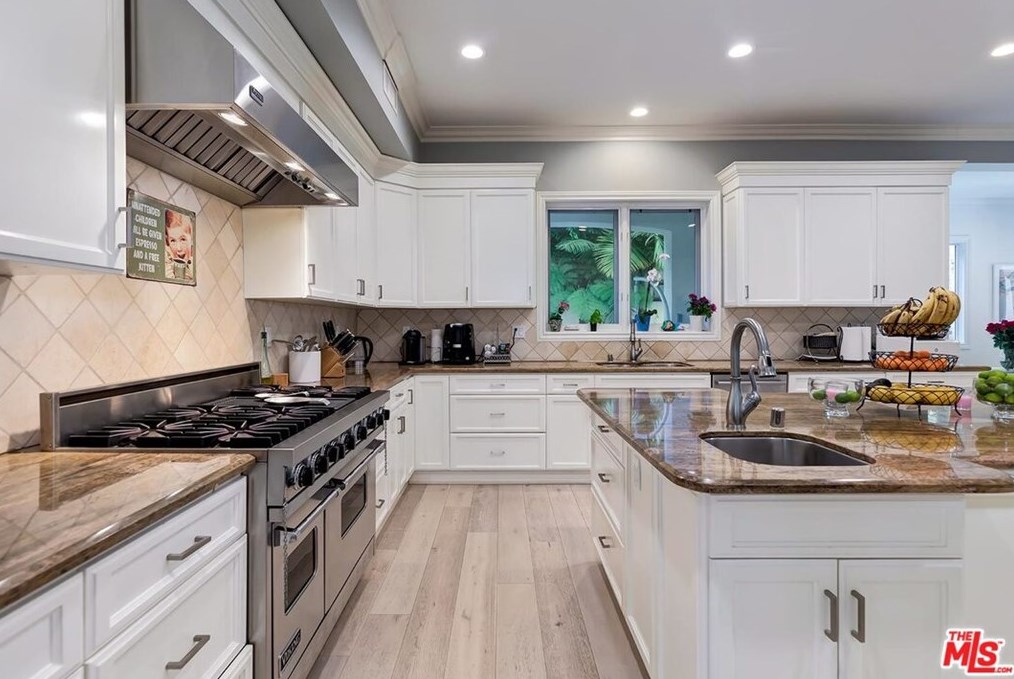 9320 Oakmore Rd, Los Angeles CA 90035-4024 exterior