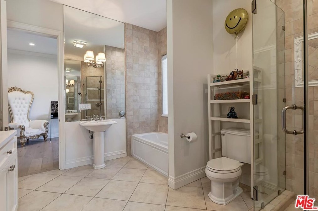 9320 Oakmore Rd, Los Angeles CA 90035-4024 exterior