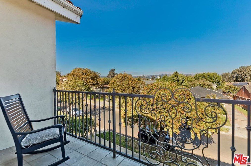 9320 Oakmore Rd, Los Angeles CA 90035-4024 exterior