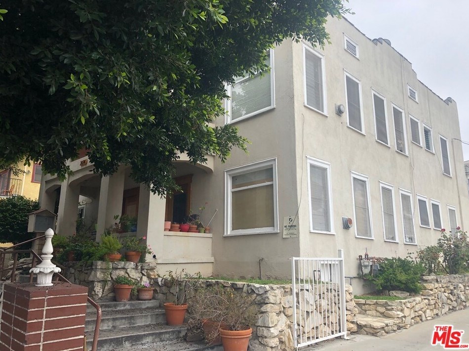 2974 San Marino St, Los Angeles CA  90006-5910 exterior