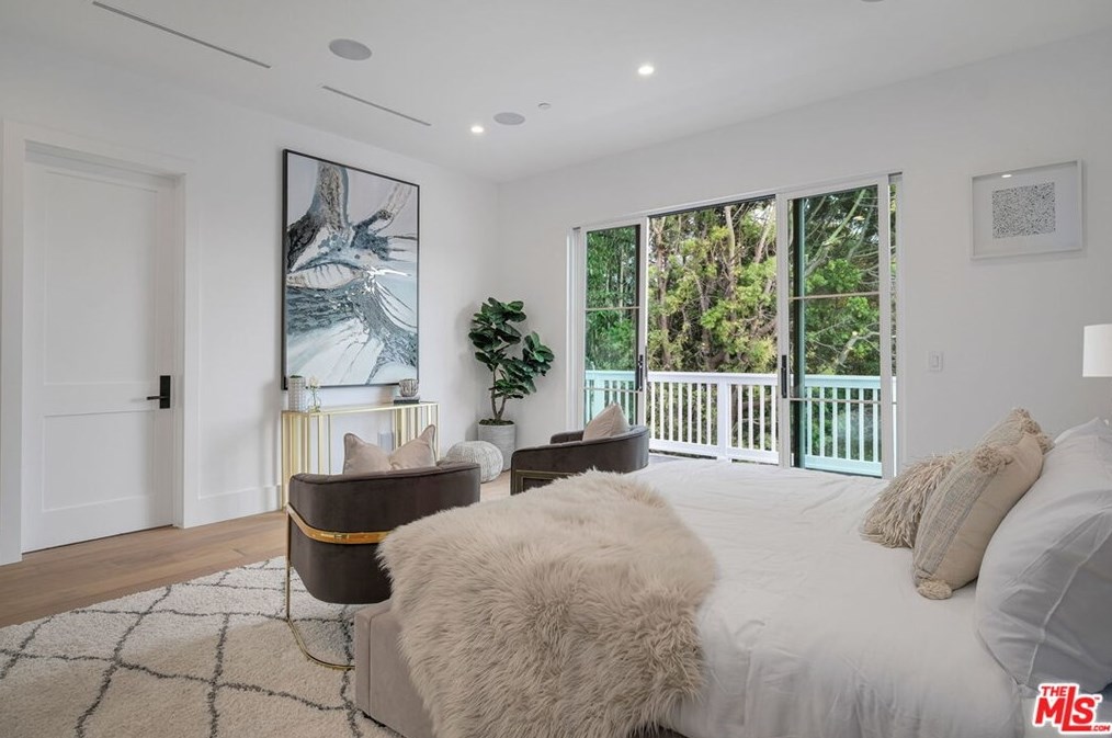 11974 Foxboro Dr, Los Angeles CA  90049-4111 exterior