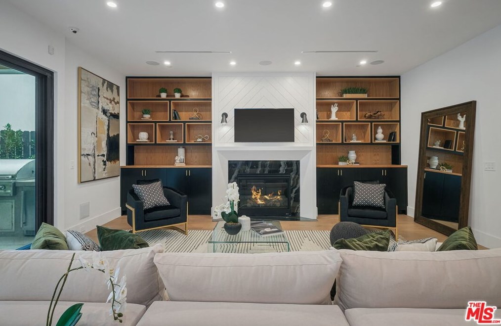 11974 Foxboro Dr, Los Angeles CA  90049-4111 exterior