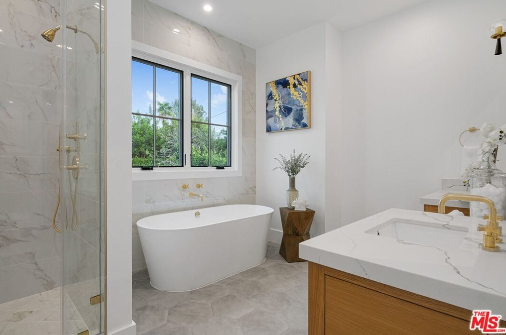 11974 Foxboro Dr, Los Angeles CA  90049-4111 exterior