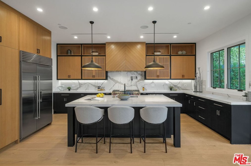 11974 Foxboro Dr, Los Angeles CA  90049-4111 exterior