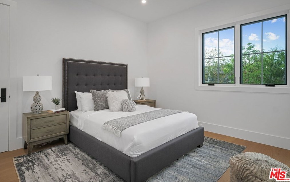 11974 Foxboro Dr, Los Angeles CA  90049-4111 exterior
