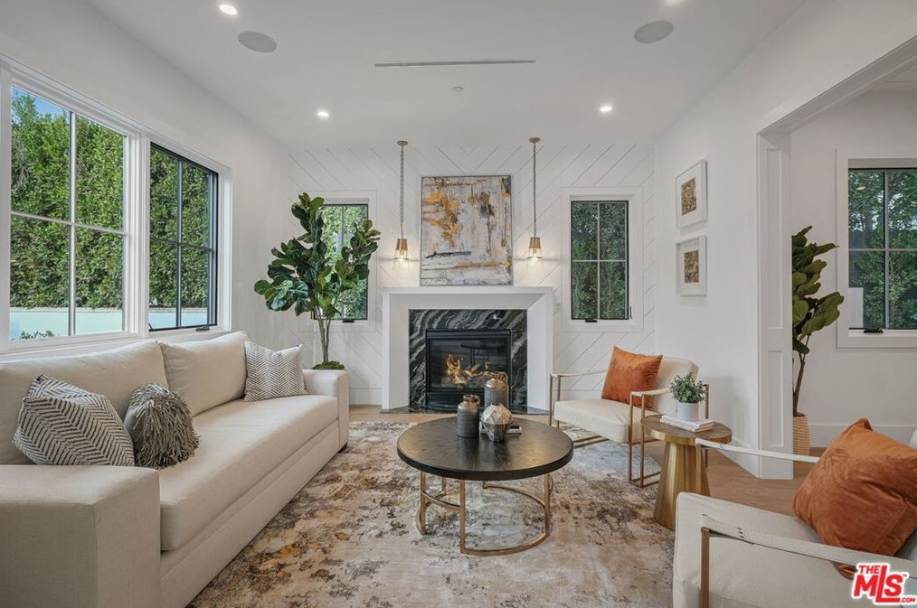 11974 Foxboro Dr, Los Angeles CA  90049-4111 exterior