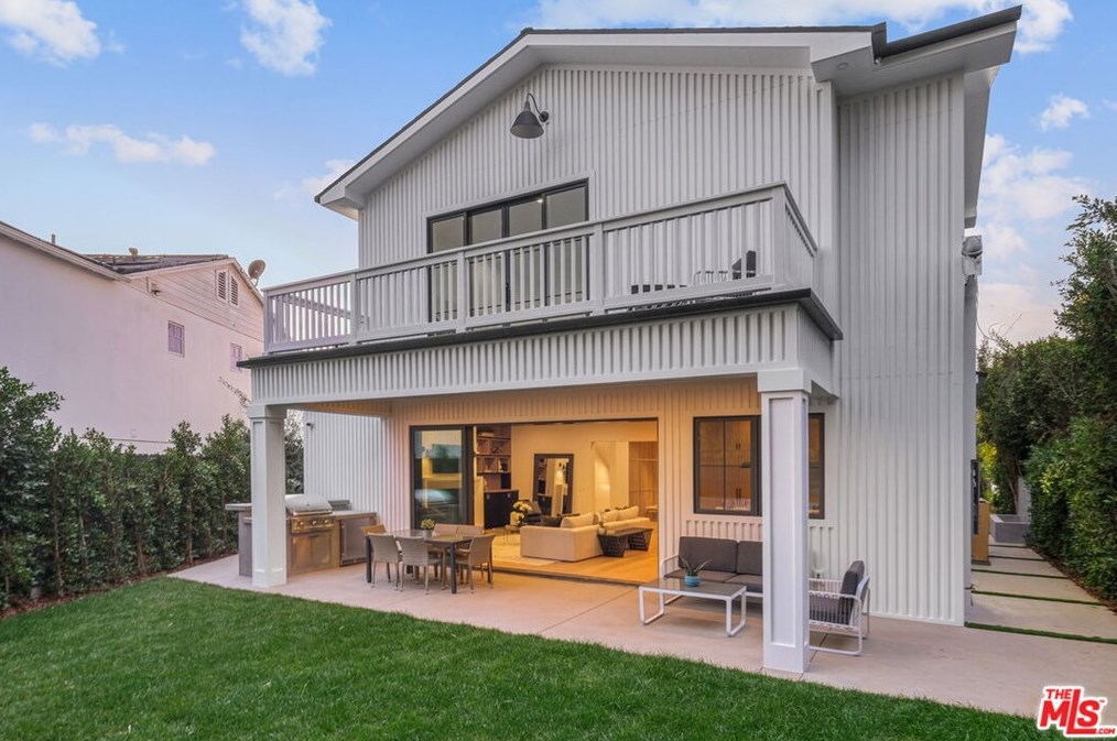 11974 Foxboro Dr, Los Angeles CA  90049-4111 exterior