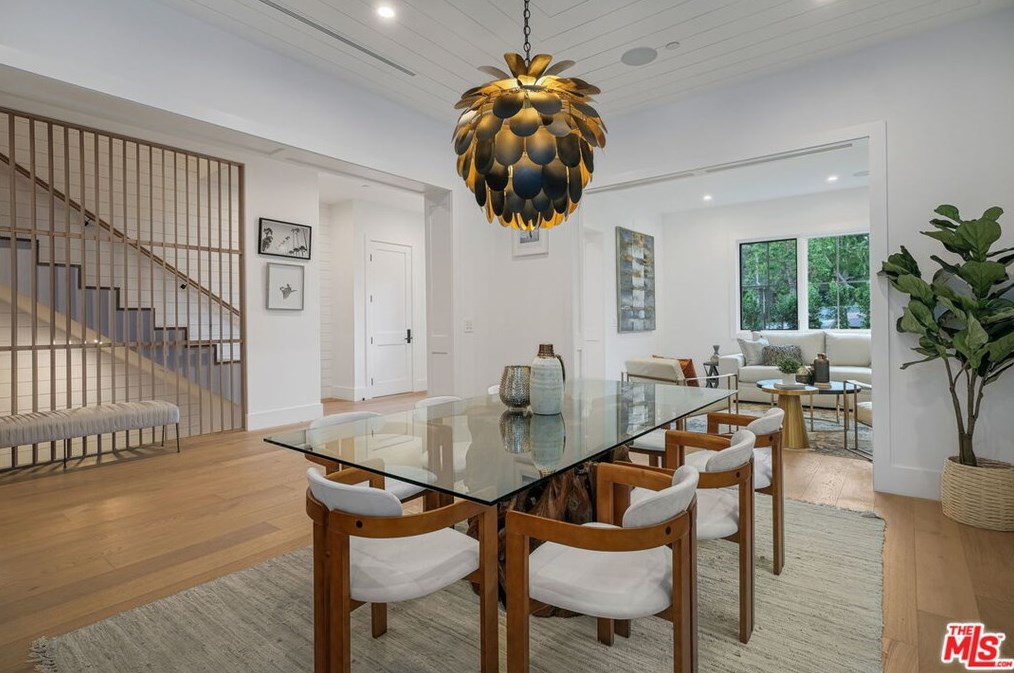 11974 Foxboro Dr, Los Angeles CA  90049-4111 exterior