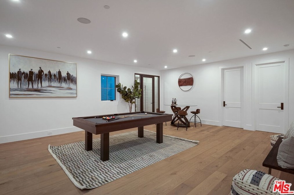 11974 Foxboro Dr, Los Angeles CA  90049-4111 exterior