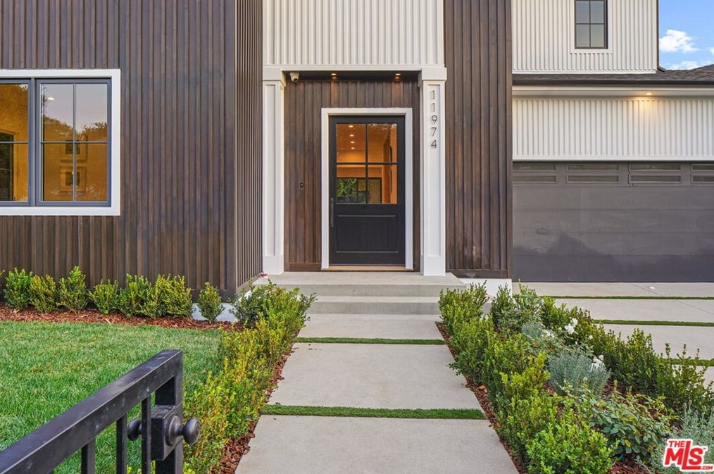 11974 Foxboro Dr, Los Angeles CA  90049-4111 exterior