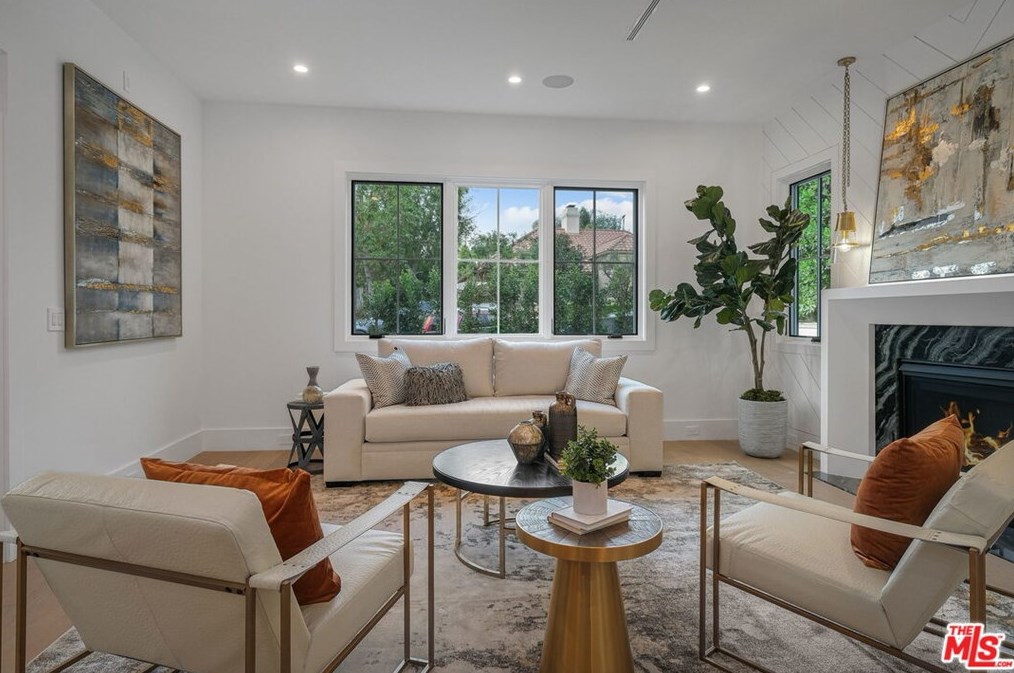 11974 Foxboro Dr, Los Angeles CA  90049-4111 exterior