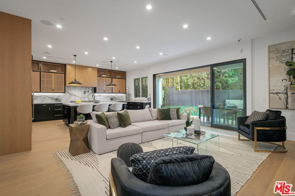 11974 Foxboro Dr, Los Angeles CA  90049-4111 exterior