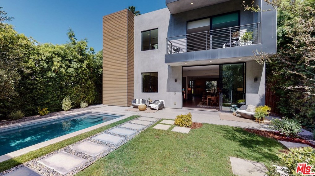 701 Huntley Dr, Los Angeles CA  90069-5008 exterior
