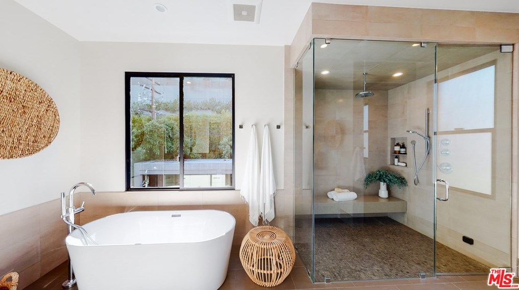 701 Huntley Dr, Los Angeles CA  90069-5008 exterior