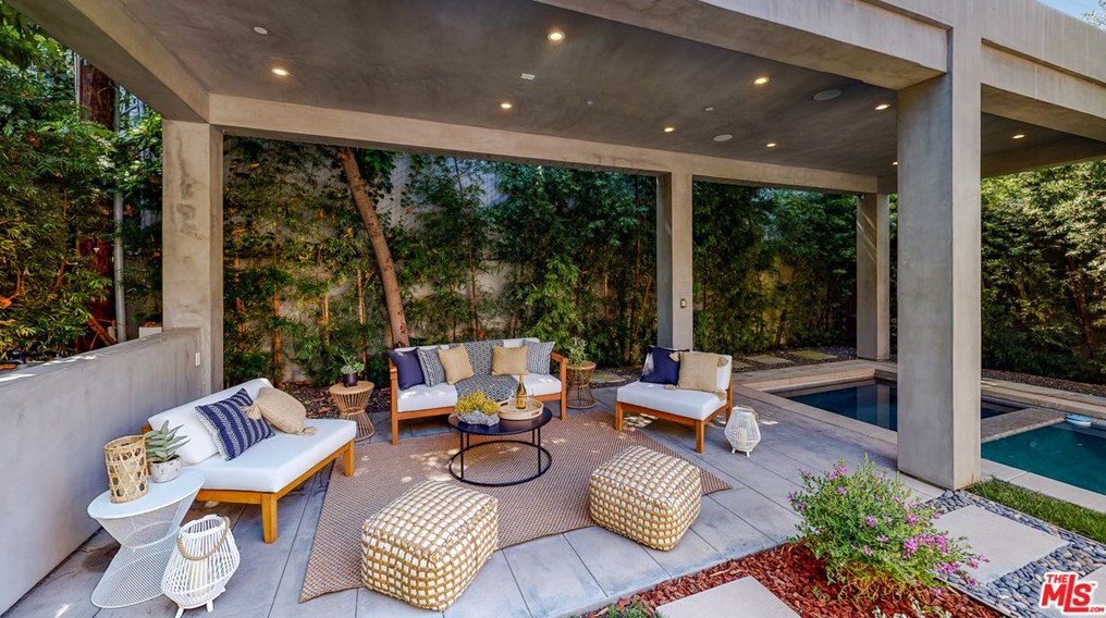 701 Huntley Dr, Los Angeles CA  90069-5008 exterior