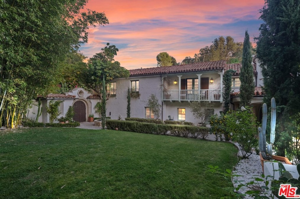 9308 Readcrest Dr, Beverly Hills, CA 90210-2533