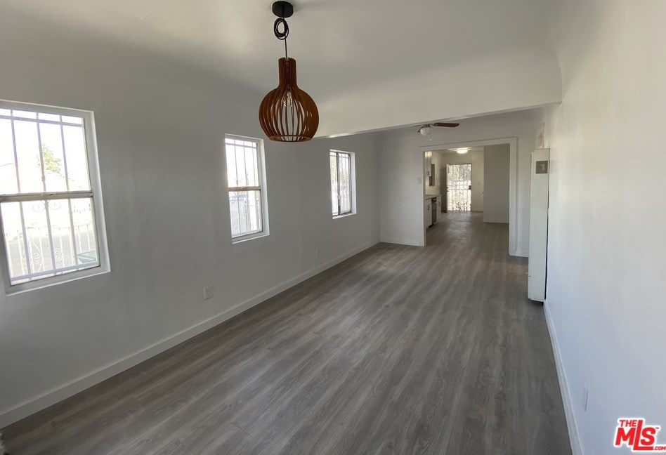 10950 Willow Brook Ave, Los Angeles, CA 90059