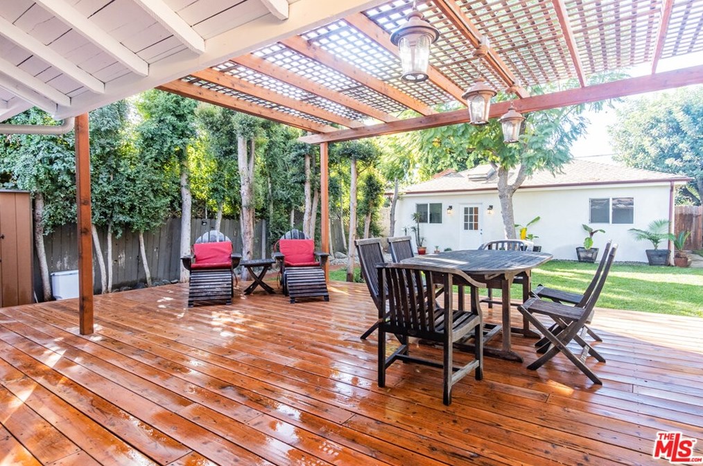 745 Poinsettia Pl, Los Angeles, CA 90046-7621