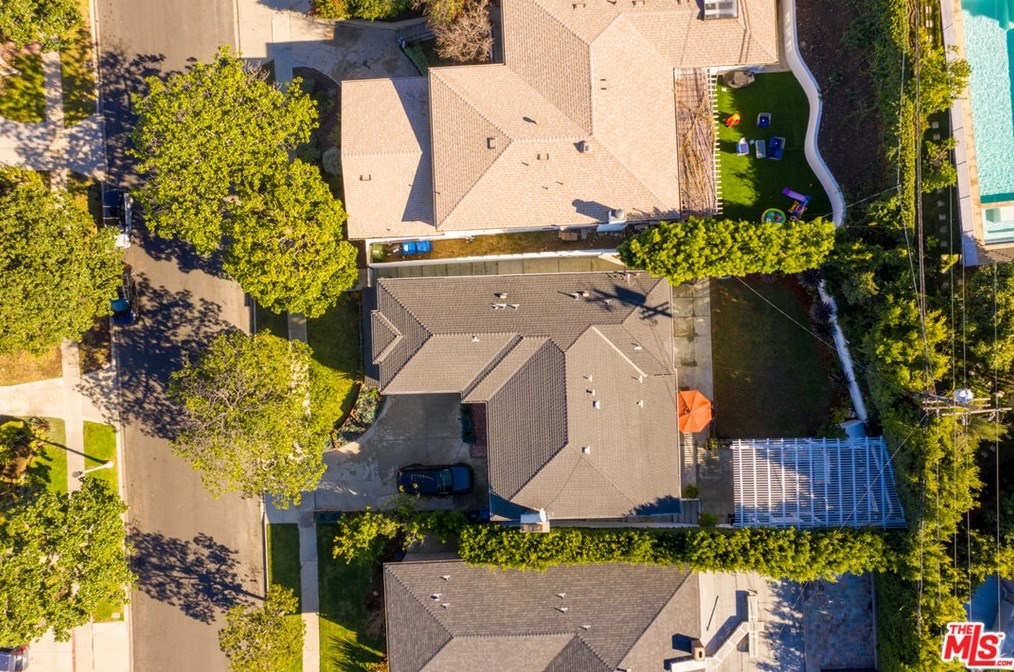 9606 Cresta Dr, Los Angeles CA  90035-4004 exterior