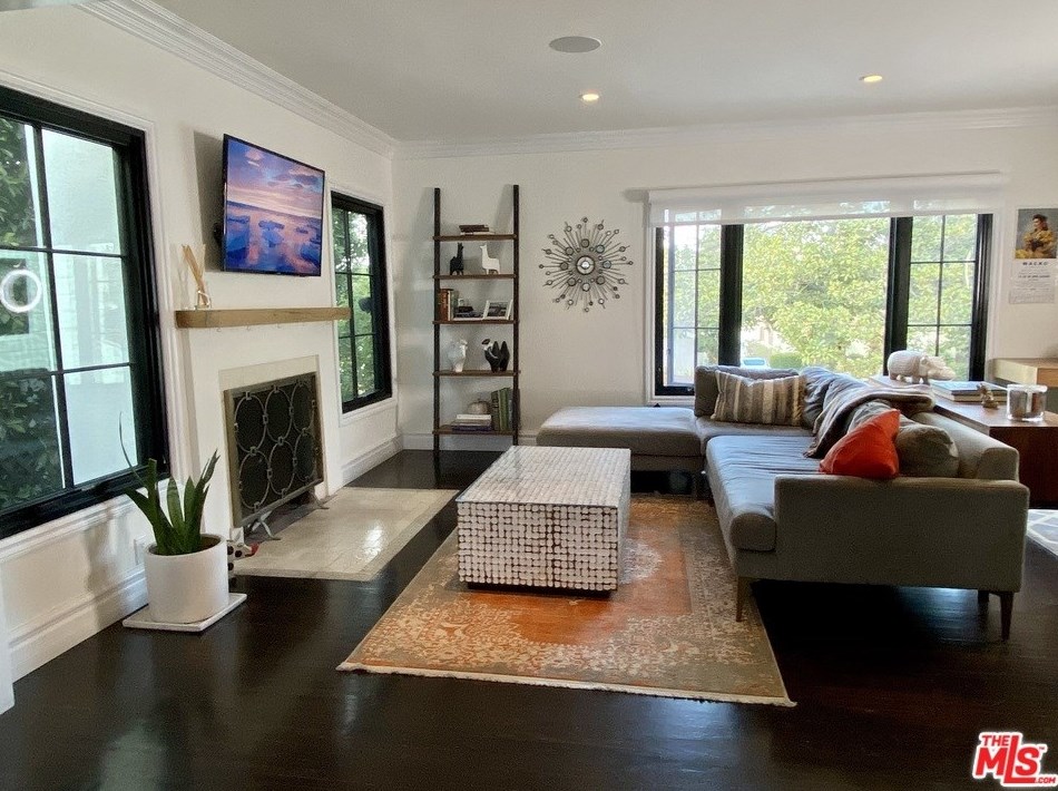 9606 Cresta Dr, Los Angeles CA  90035-4004 exterior