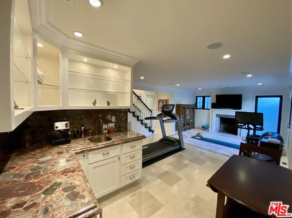 9606 Cresta Dr, Los Angeles CA  90035-4004 exterior