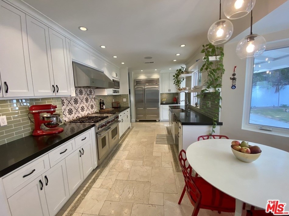 9606 Cresta Dr, Los Angeles CA  90035-4004 exterior
