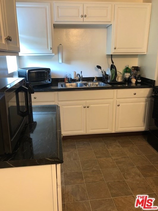 4107 Wade St, Los Angeles, CA 90066-5743