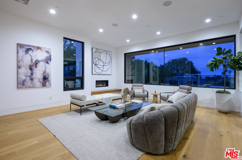 3251 Shelby Dr, Los Angeles, CA 90034-2722