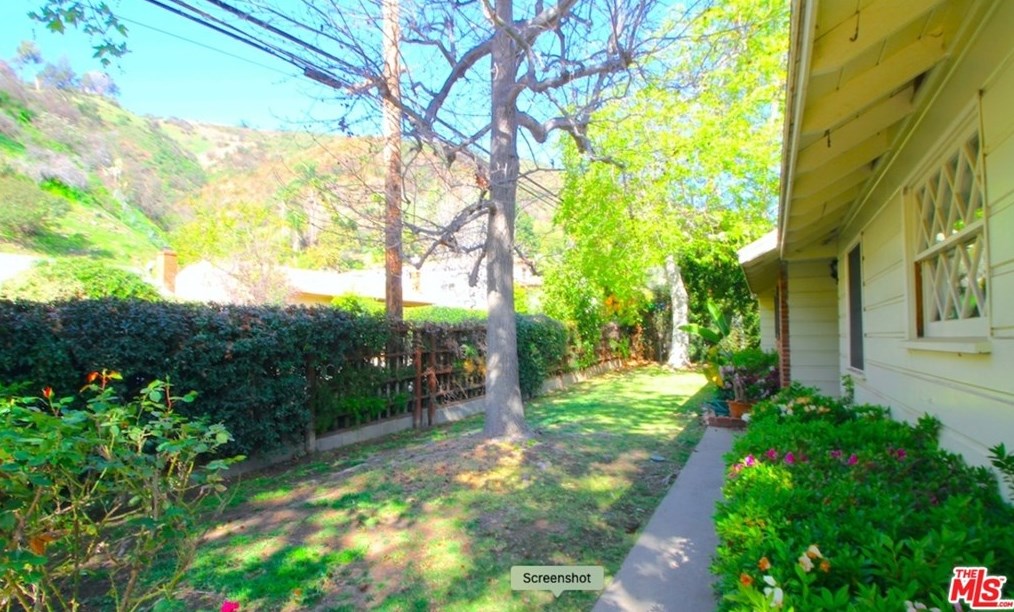 1450 Bundy Dr, Los Angeles, CA 90025-2104