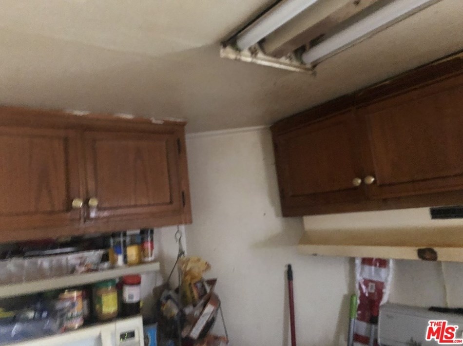 1774 37th Dr, Los Angeles CA  90018-4406 exterior