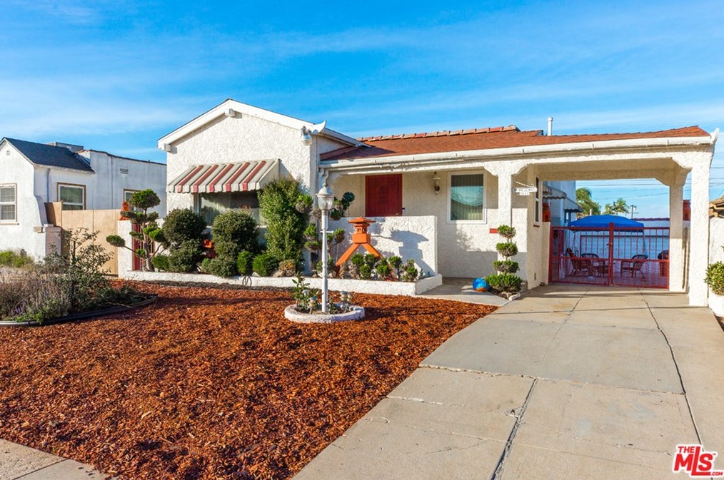 1525 96th St, Los Angeles, CA 90002-2212