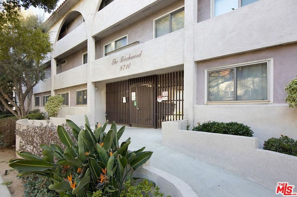 8710 Belford Ave, Los Angeles CA  90045-4568 exterior