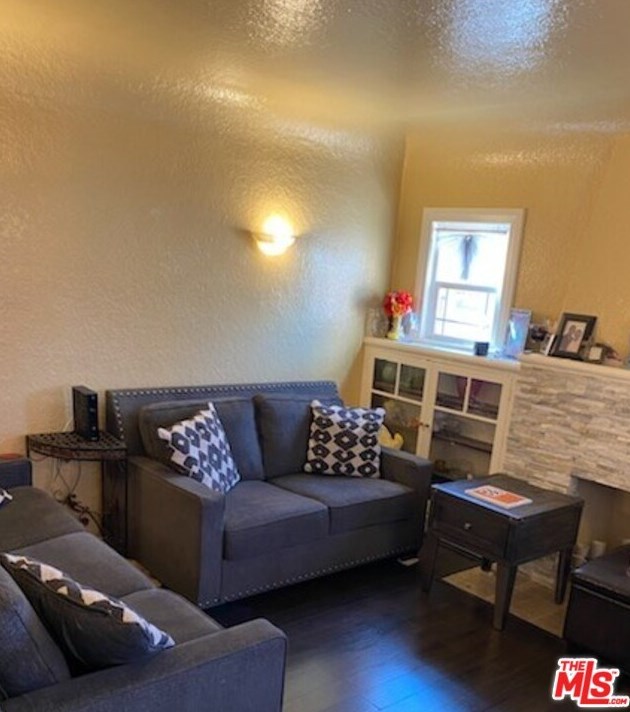 1922 66th St, Los Angeles, CA 90047-1716