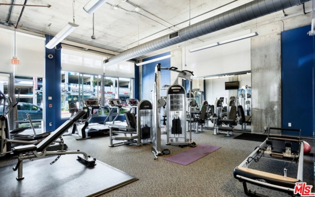 1111 Grand Ave, Los Angeles CA  90015-2164 exterior