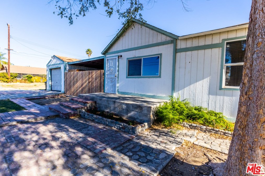 9813 Elm Ave, Fontana, CA 92335-6391