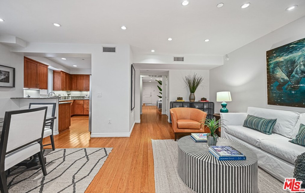 2111 Beverly Glen Blvd, Los Angeles, CA 90025-6064