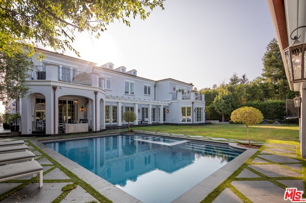 130 Burlingame Ave, Los Angeles, CA 90049-2642