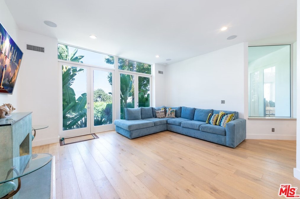 7759 Torreyson Dr, Los Angeles CA  90046-1226 exterior