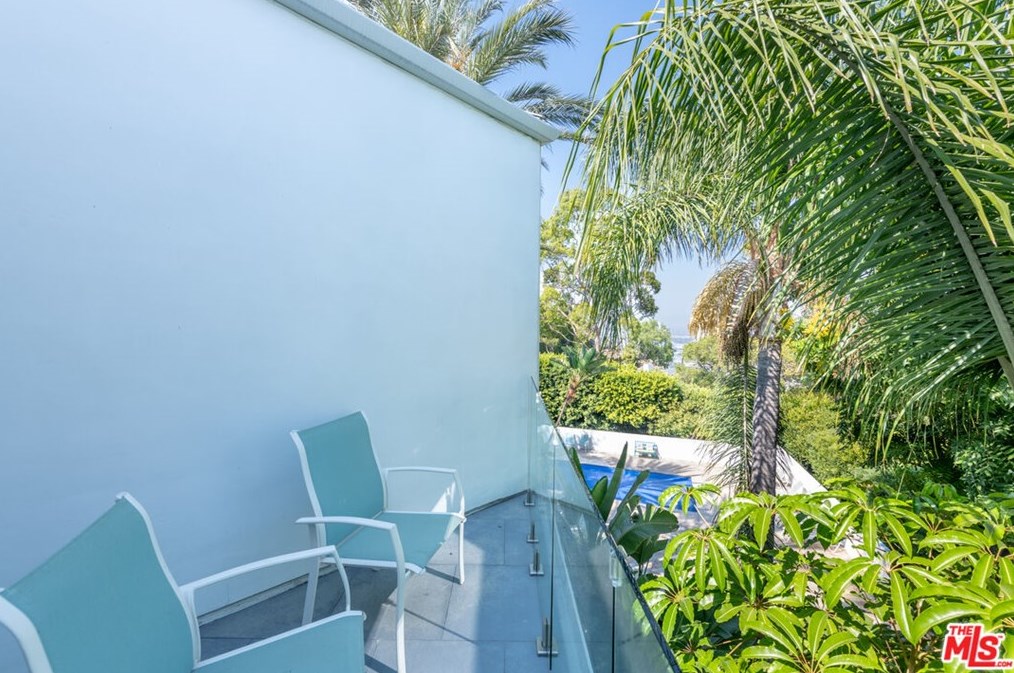 7759 Torreyson Dr, Los Angeles CA  90046-1226 exterior