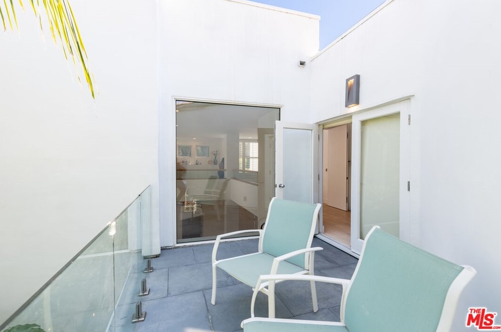 7759 Torreyson Dr, Los Angeles CA  90046-1226 exterior