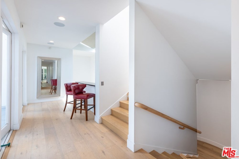 7759 Torreyson Dr, Los Angeles CA  90046-1226 exterior