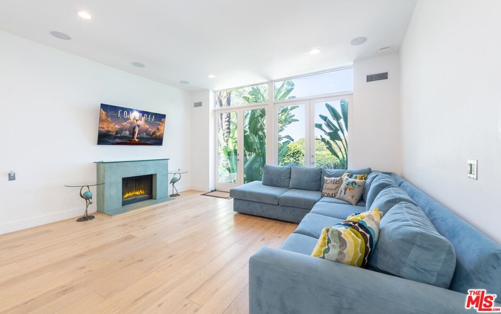 7759 Torreyson Dr, Los Angeles CA  90046-1226 exterior