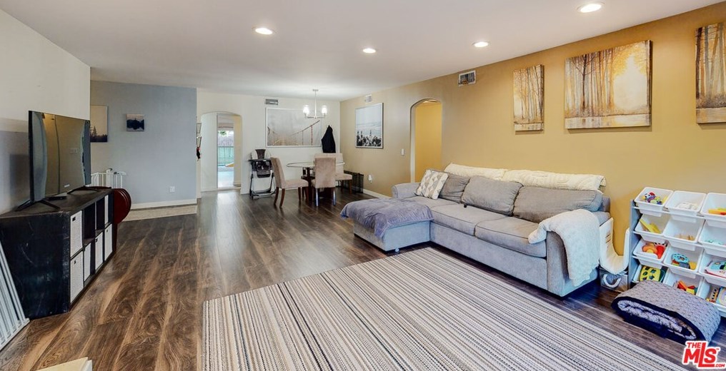 7505 Hampton Ave, Los Angeles, CA 90046-5567