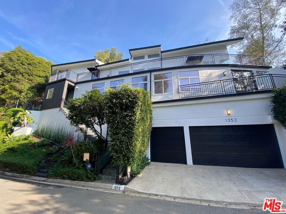 1352 Braeridge Dr, Beverly Hills, CA 90210-2202