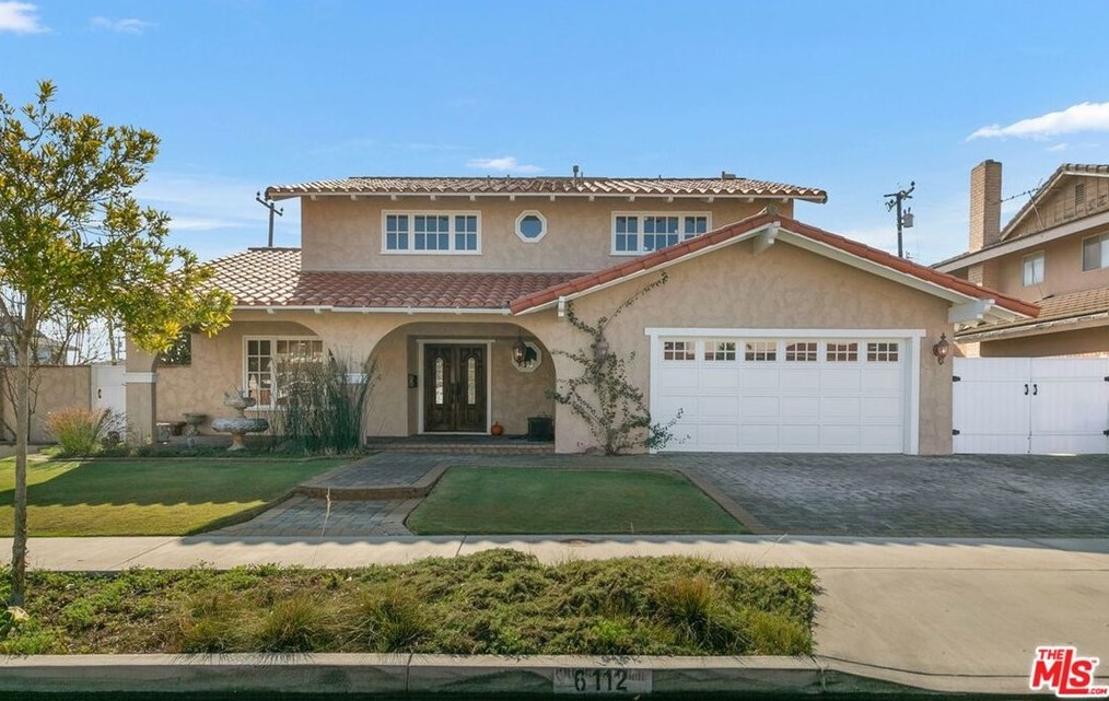6112 Palisade Dr, Huntington Beach, CA 92647-3227
