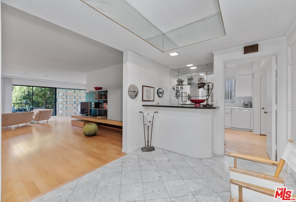 1124 Kings Rd, Los Angeles, CA 90069-2844