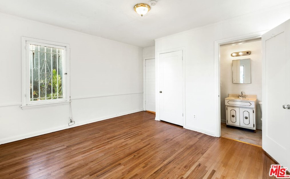 8009 Blackburn Ave, Los Angeles CA  90048-4250 exterior
