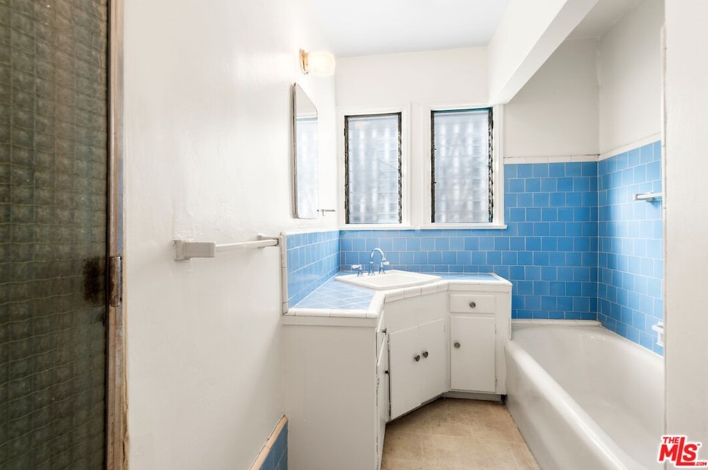 8009 Blackburn Ave, Los Angeles CA  90048-4250 exterior