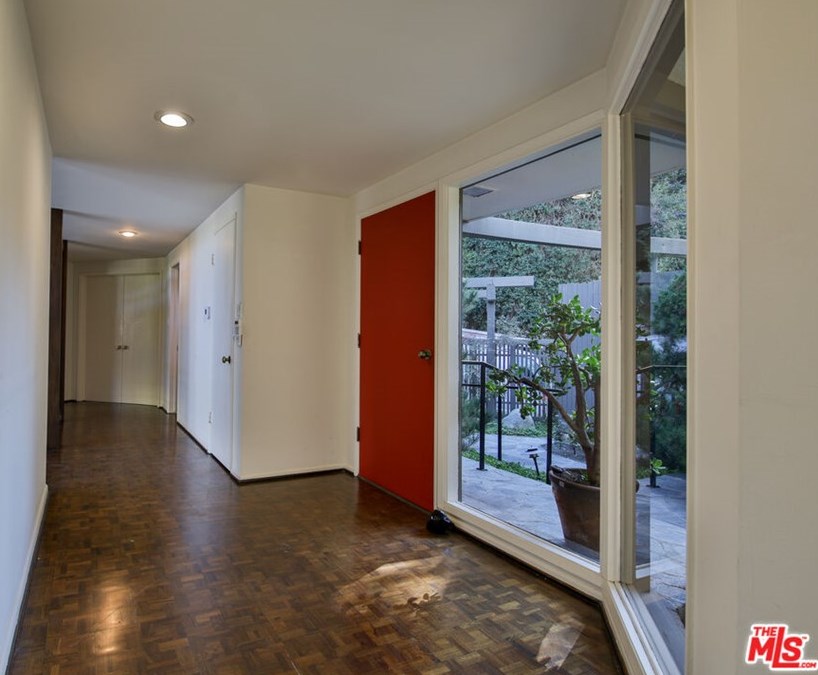 1749 Mandeville Ln, Los Angeles, CA 90049-2522