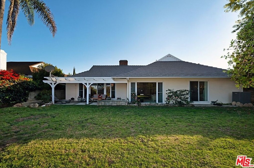 2334 Donella Cir, Los Angeles, CA 90077-1801